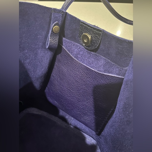 Portland Leather Almost Perfect Devan Large Tote in Cobalt Pebbled Leather - Picture 4 of 9